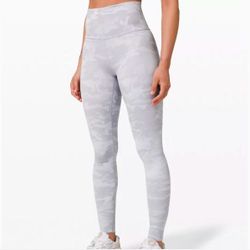 Lululemon Wunder Under High Rise Tight 25" leggings in the Incognito Camo Jacquard Alpine White Starlight Women’s Size 4