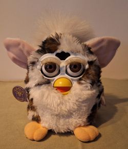 Furby Snow Leopard 1999 - Talks A Lot, Loves To Play!