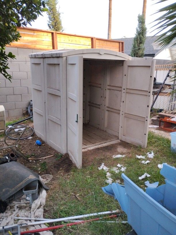 Suncrest Outdoor Waterproof Storage Shed 