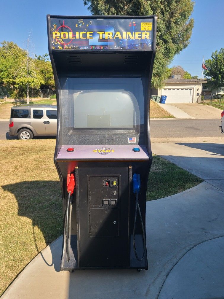 Police trainer 2 arcade game NEEDS REPAIR as is pick up only

