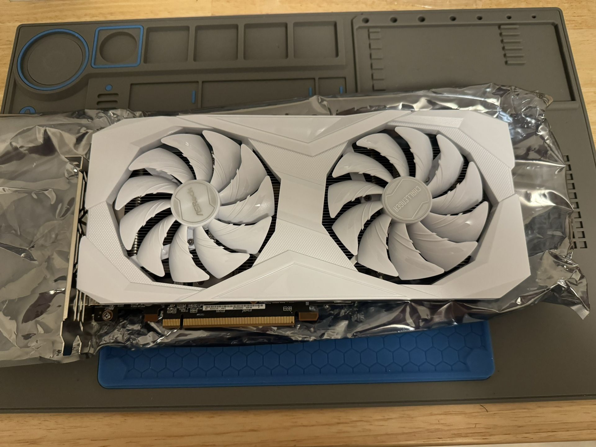ASRock Challenger Radeon AMD 6600 GPU