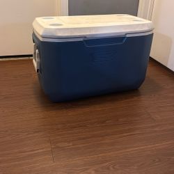Coleman Cooler With Cup Area/Handle 
