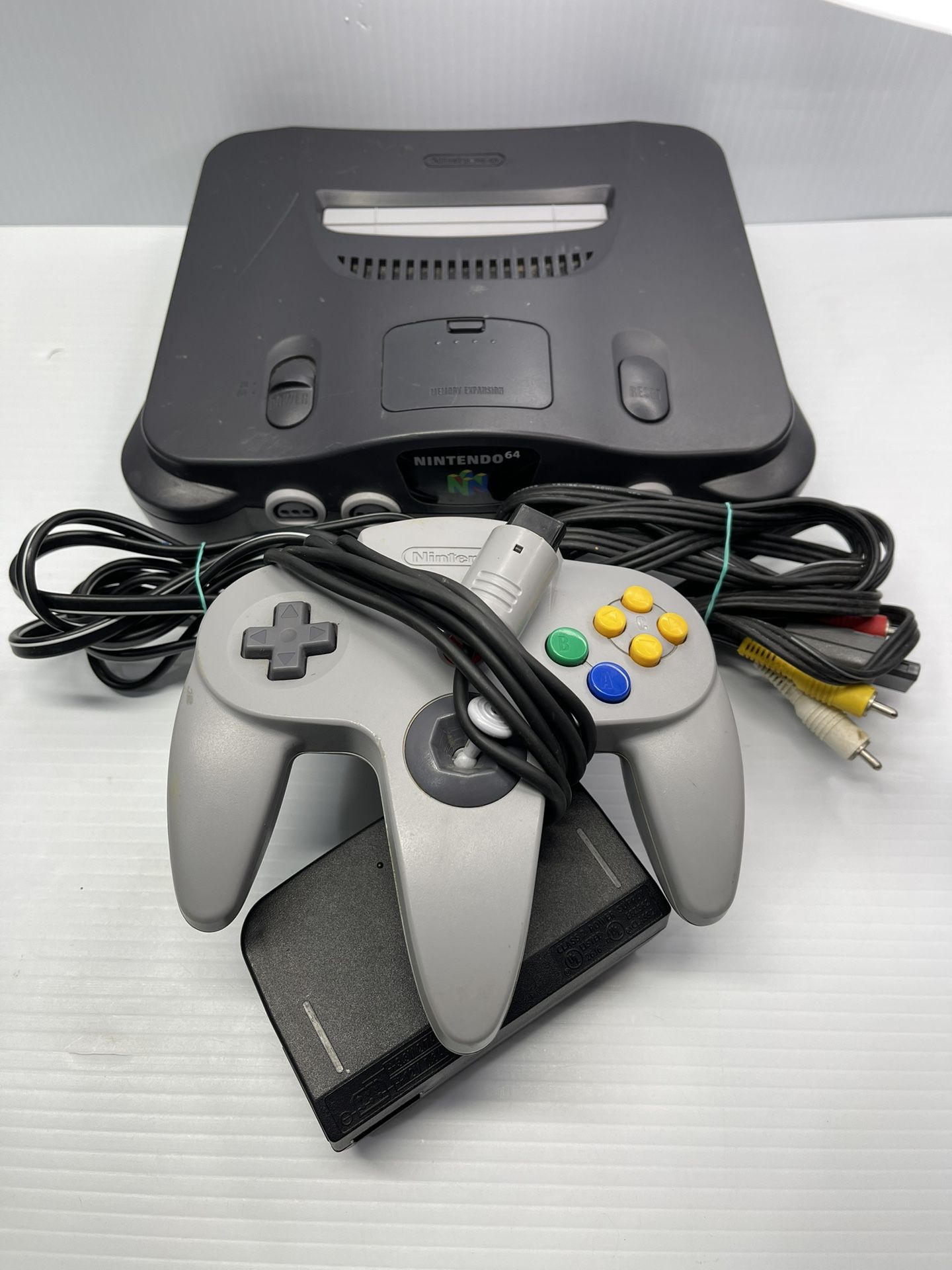 Nintendo 64 Game System Bundle Mario Goldeneye 007