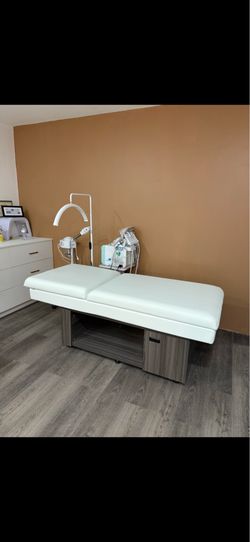 Facial bed