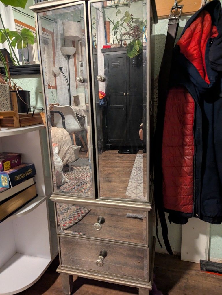 Free jewelry Armoire