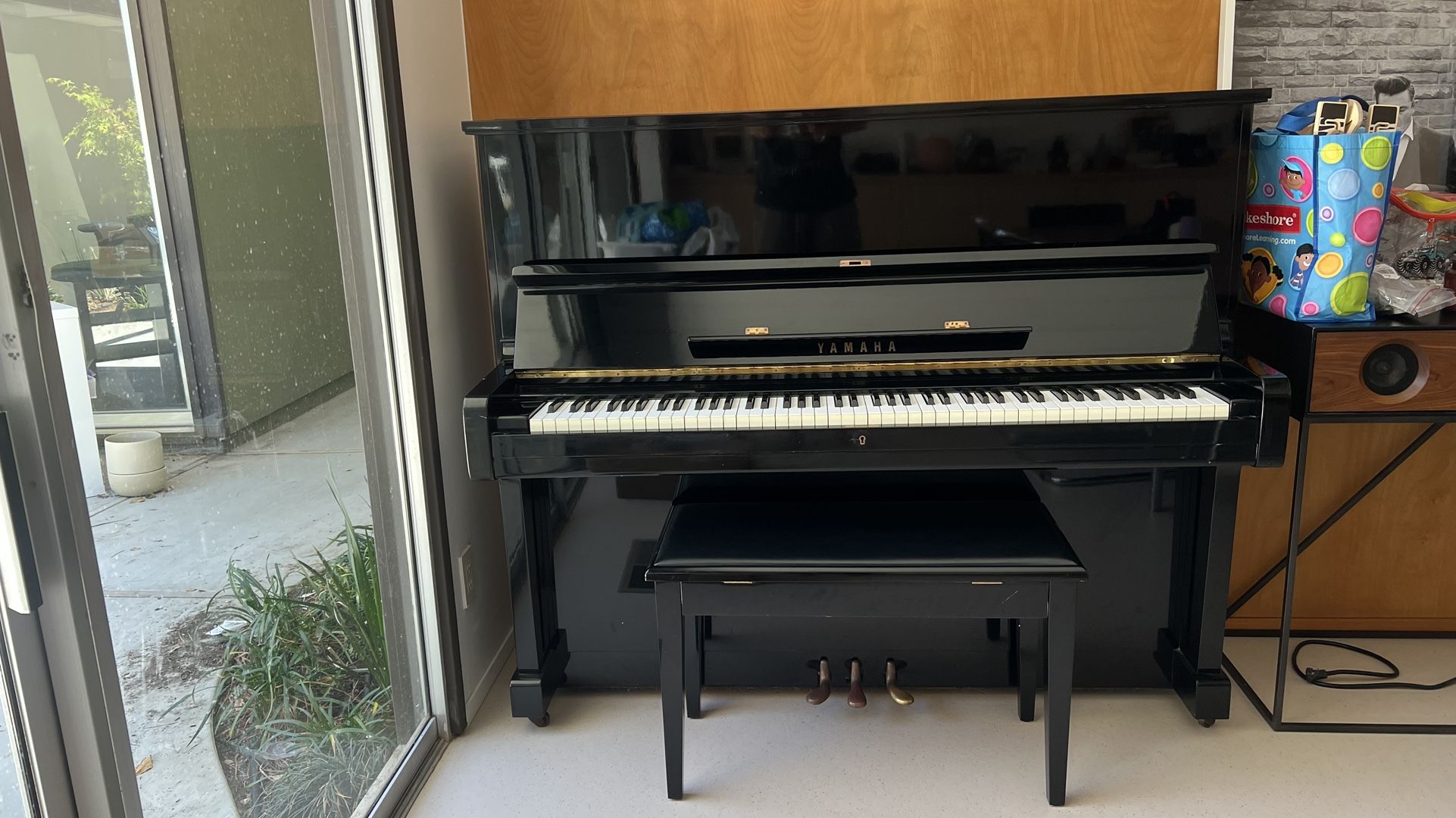 Yamaha U2 Upright Piano – 1969 Nippon Gakki (Great Condition)
