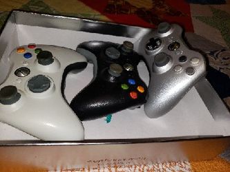 Xbox 4 sale or Trade 3 Controllers