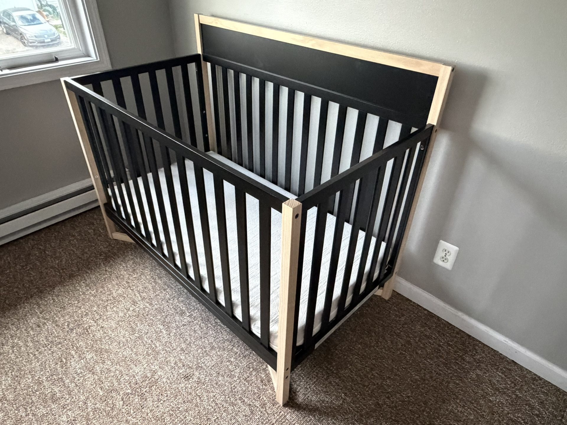 Crib And Matress ( Like New)
