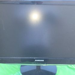 3 Samsung Monitors 10.00