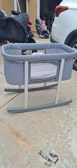 Rocking bassinet