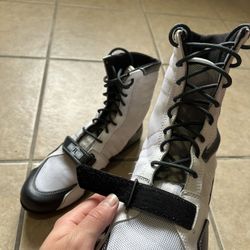 Boxing gloves/shoes