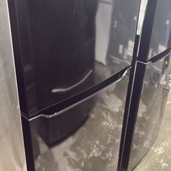 Frigidaire Top Freezer apartment size refrigerator