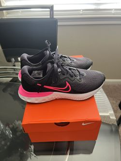 New Women’s Nike Renew Run 2 Tennis Shoes