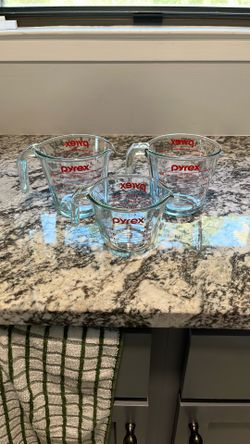 Pyrex Nesting Measuring Cups