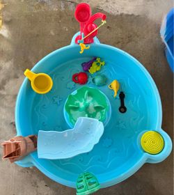 Little Tikes - Kids Outdoor Water Play Table with Accessories