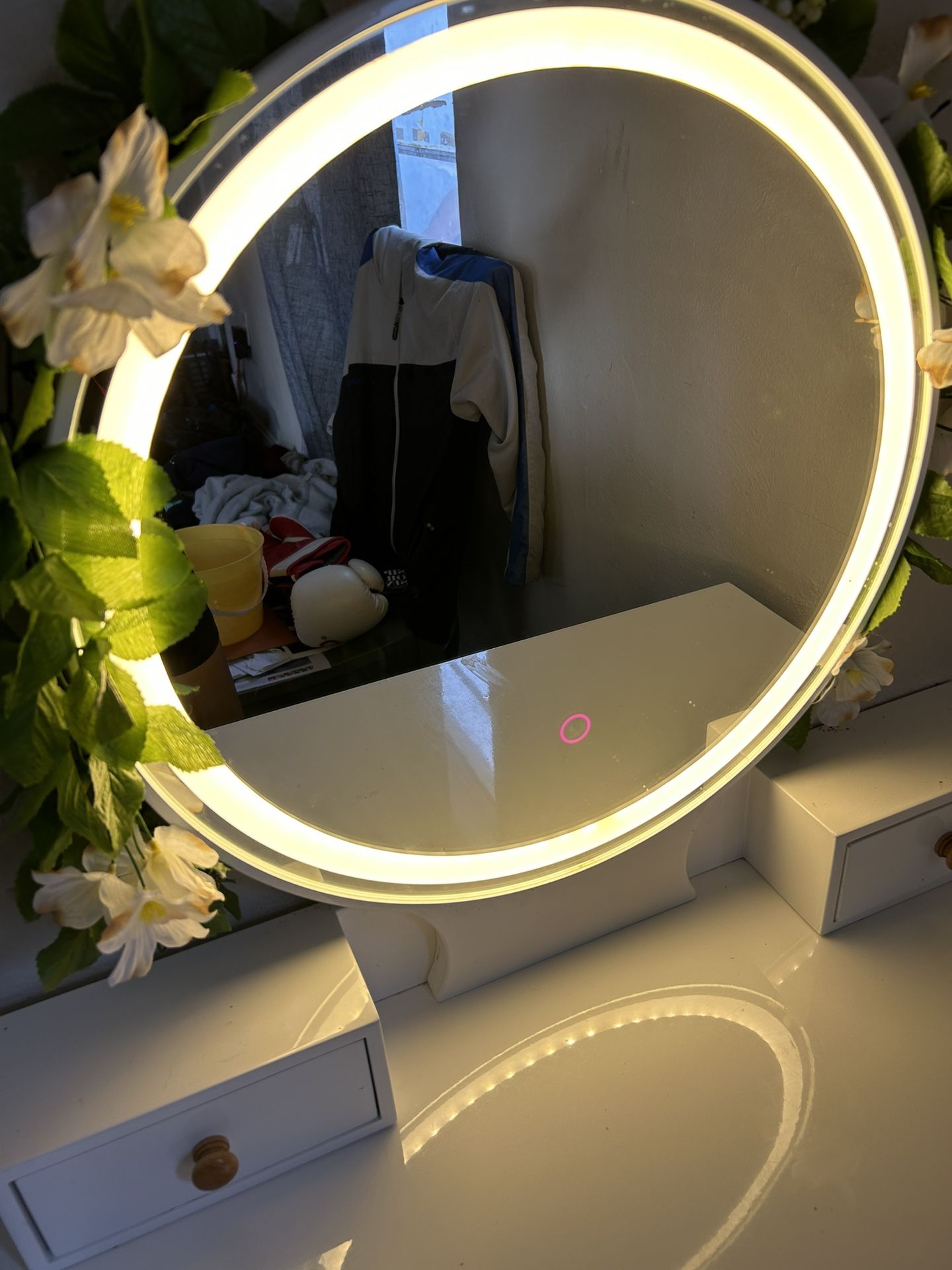 Vanity desk