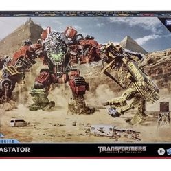 Transformers Studio Series 69 Devistator. *MINT IN BOX AND OG SHIPPING BOX