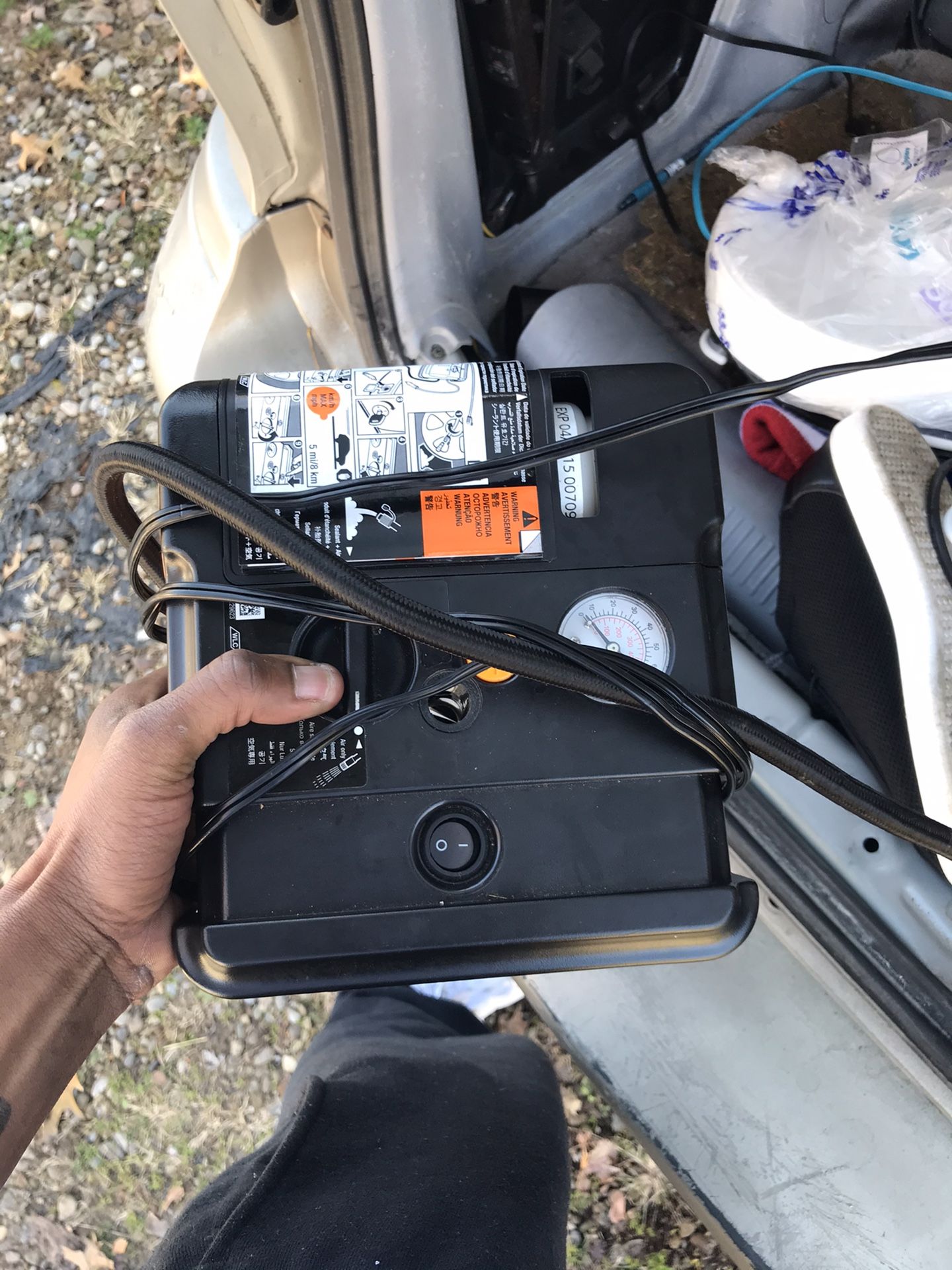 Cigarette lighter air pump
