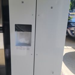 FRIGIDAIRE 33" BRAND NEW REFRIGERATOR CAN DELIVER 