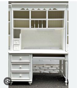 Stanley Desk with Hutch