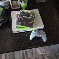 Xbox One S 500GB + 3 Games