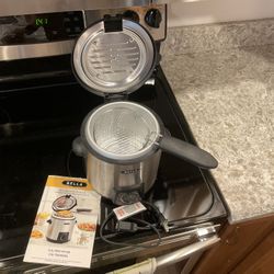 Apartment Size Deep Fryer. 