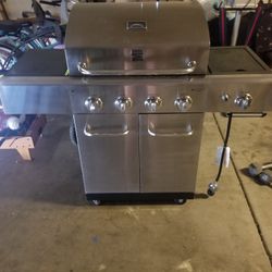 Very nice Kenmore Grill
