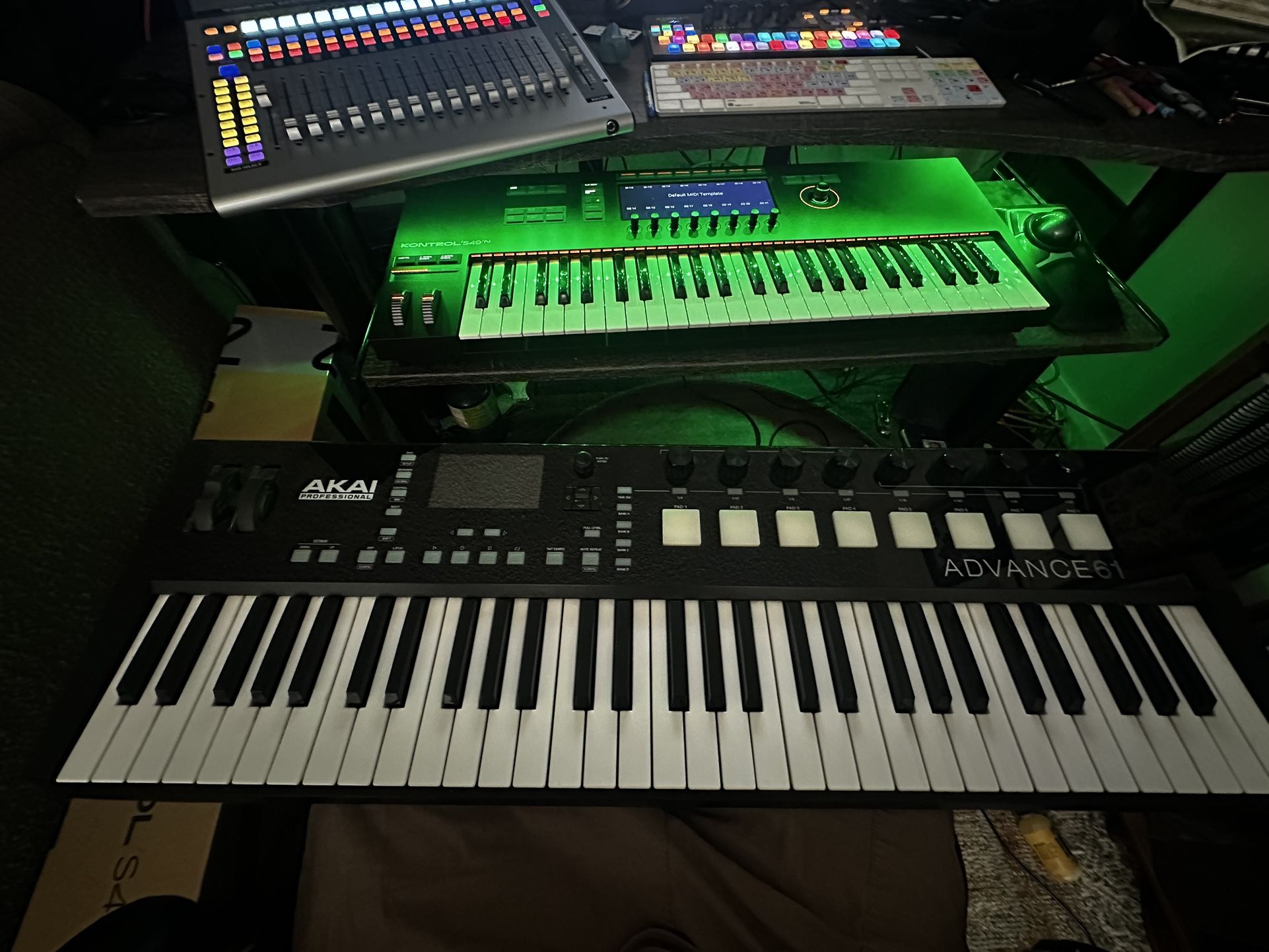 akai professional advance 61 key midi controller