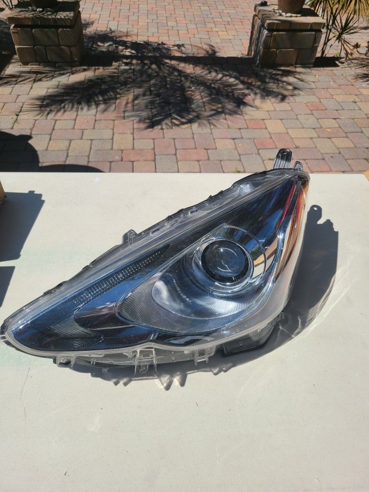 Toyota Prius C Left Headlight