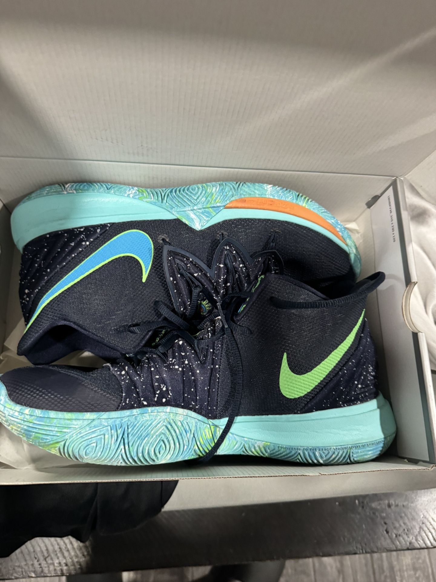 Kyrie 5 ufo
