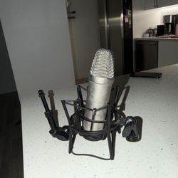 Mic Rode NT1 5th Generation Condenser Microphone with SM6 Shockmount and Pop Filter - Silver