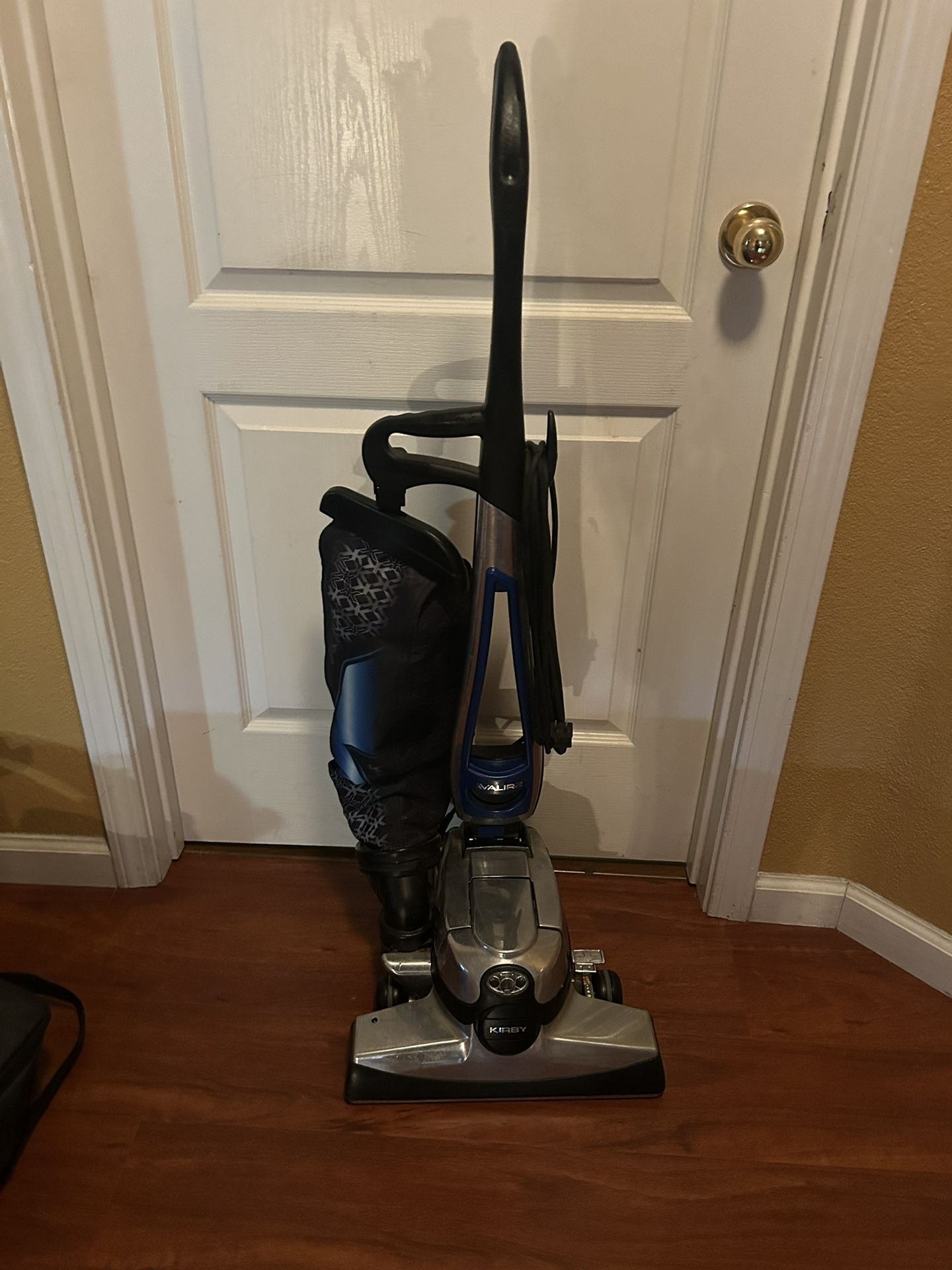 Kirby Avalir 2 Multi-Surface Shampoo/Vacuum System
