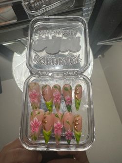 Press on nails