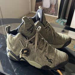 Reebok Kamikaze 2 Size9 