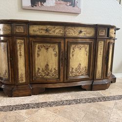 High-end entry display buffet table.