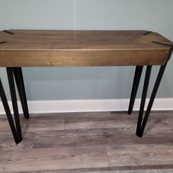 CONSOLE TABLE