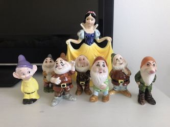 Vintage Snow White and seven dwarves