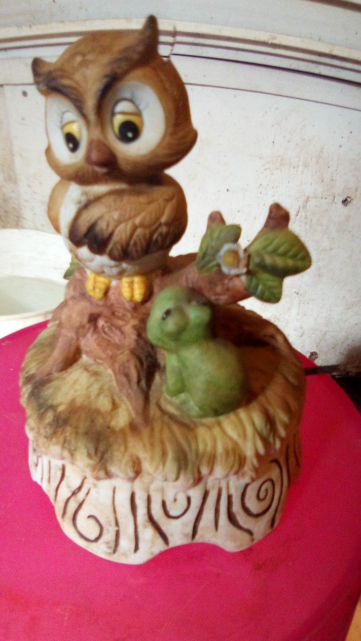 Owl And Frog Music Windup Nick nack Plays Elvis Presley