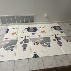 Foldable play foam play mat