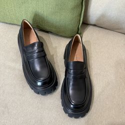 Size 9 Classic Platform Penny Loafers with Lug Sole for Women
