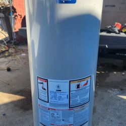 BRADFORD WHITE WATER HEATER 