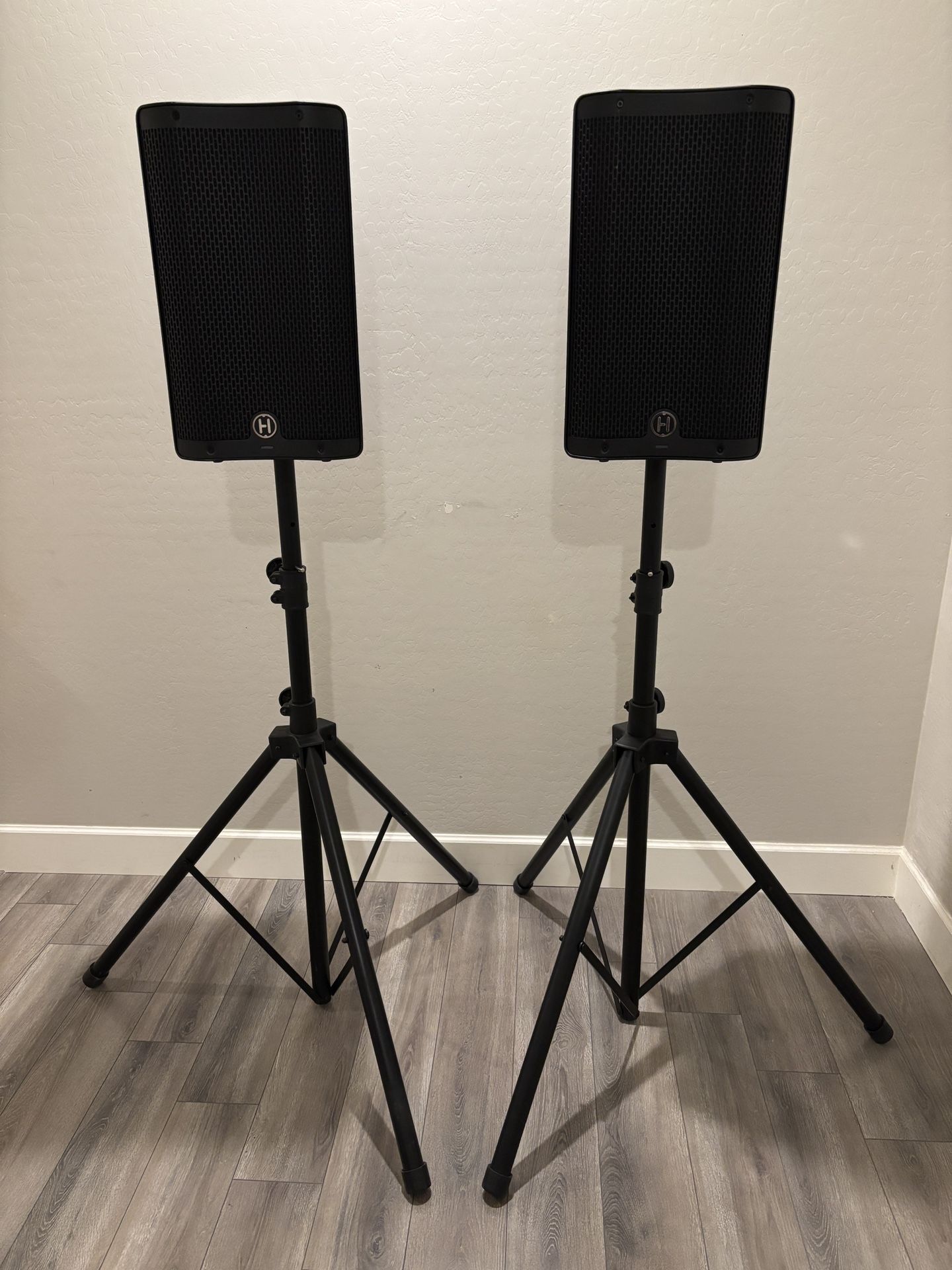 Harbinger Vari 2410 (pair) w Proline Speaker Stands