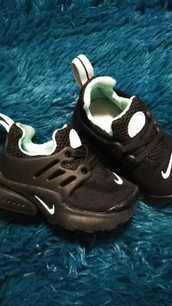 Black n green Nike 5c