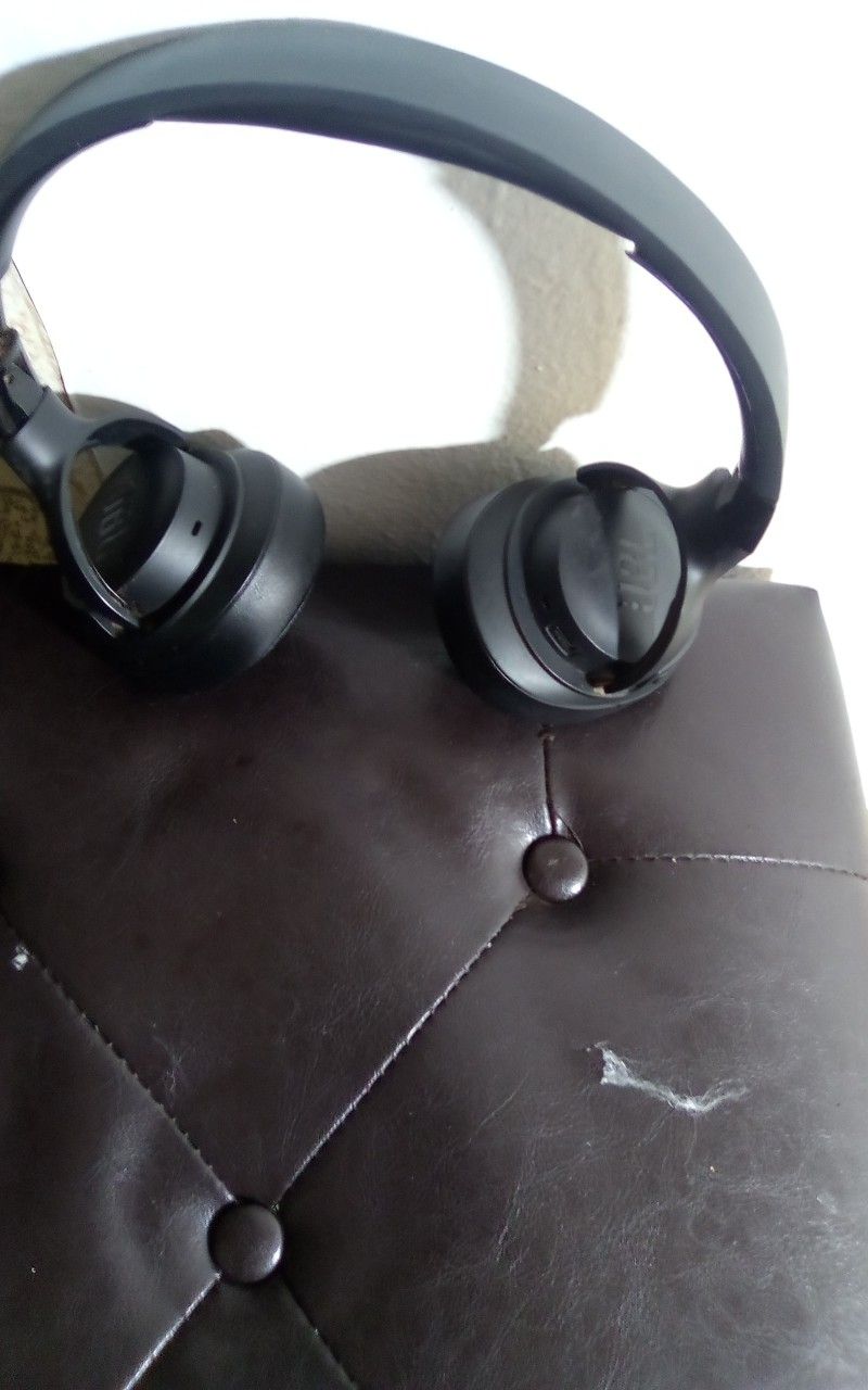 JBL HEADPHONES