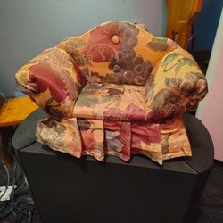 Tufted Doll Chair With Hidden Compartment 