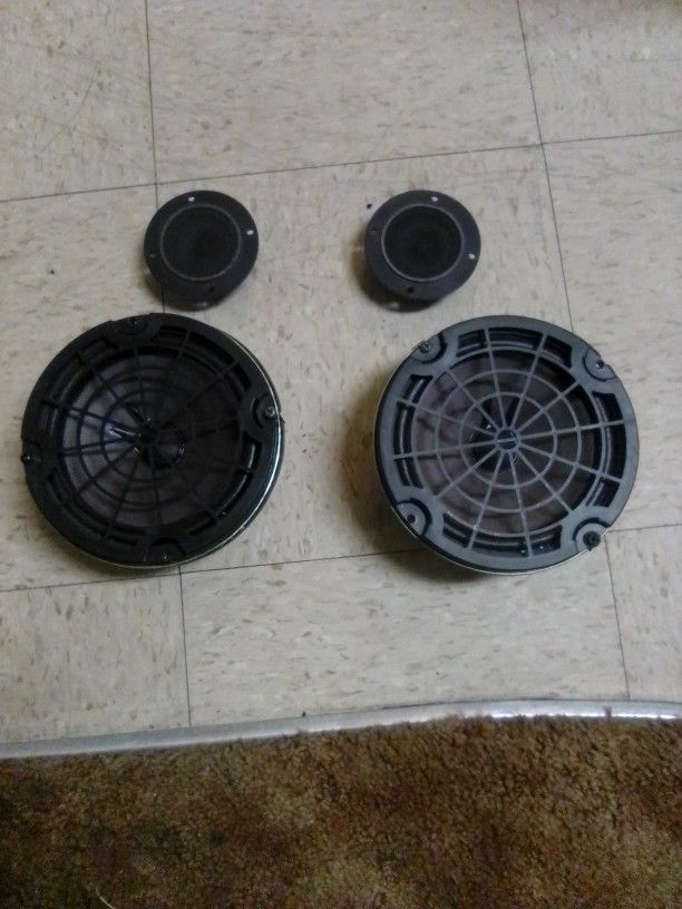 Bose 51/4 Inch Cut Out ..2 Inch Tweeters
