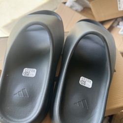 adidas Men's Yeezy Slides (Size 11&12)