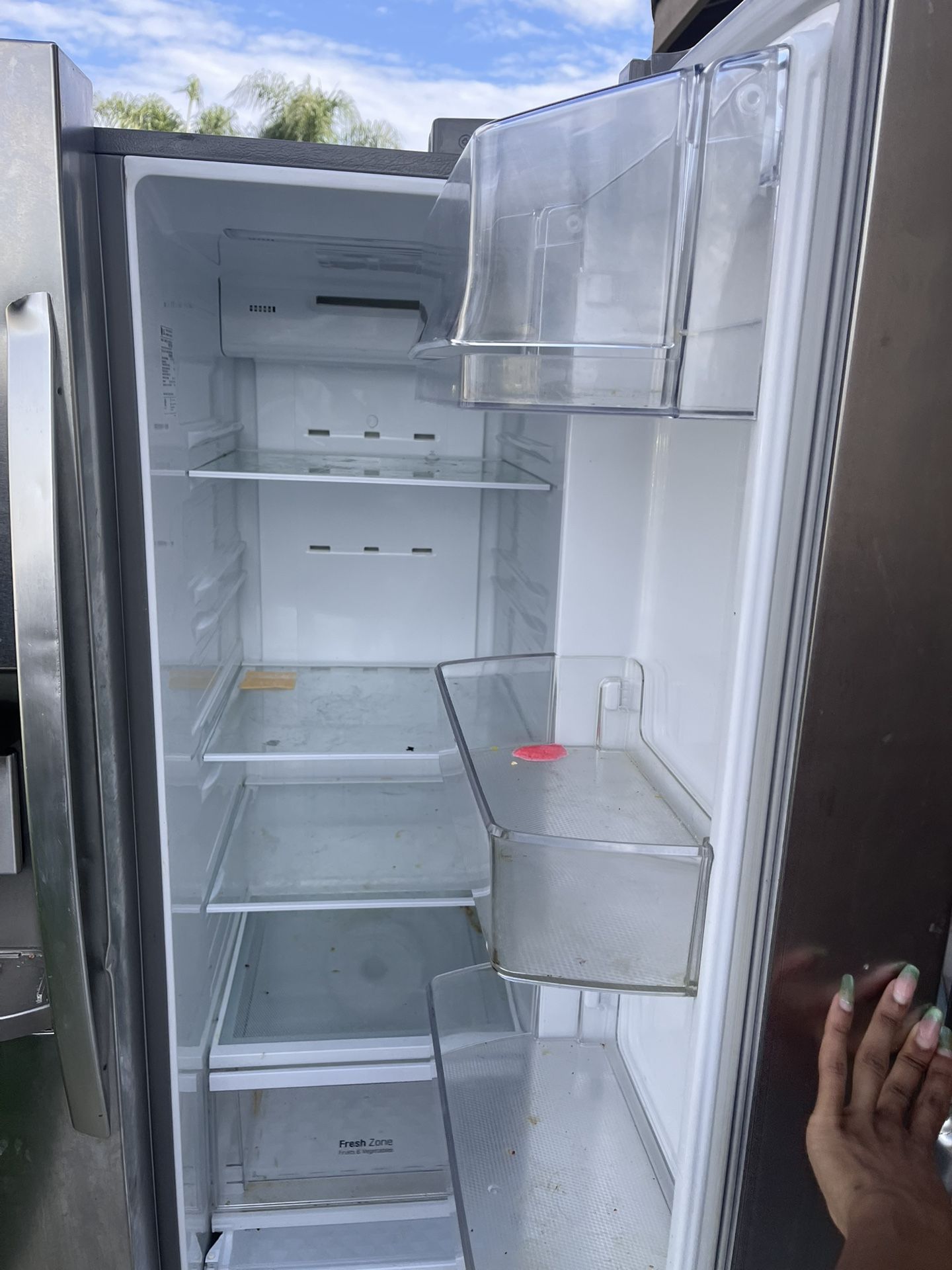 Refrigerator 