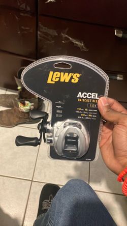 Grey&black lew’s accel baitcast reel 7.5:1 5 bearing