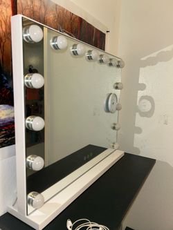 VANITY brand new in box!!!!! 50$